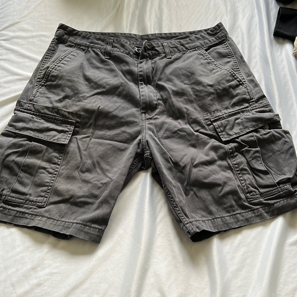 Size 33 Levi Cargo Short